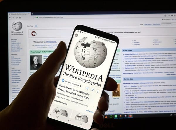 Wikipedia tạm dừng tóm tắt AI sau phản đối của biên tập viên.
